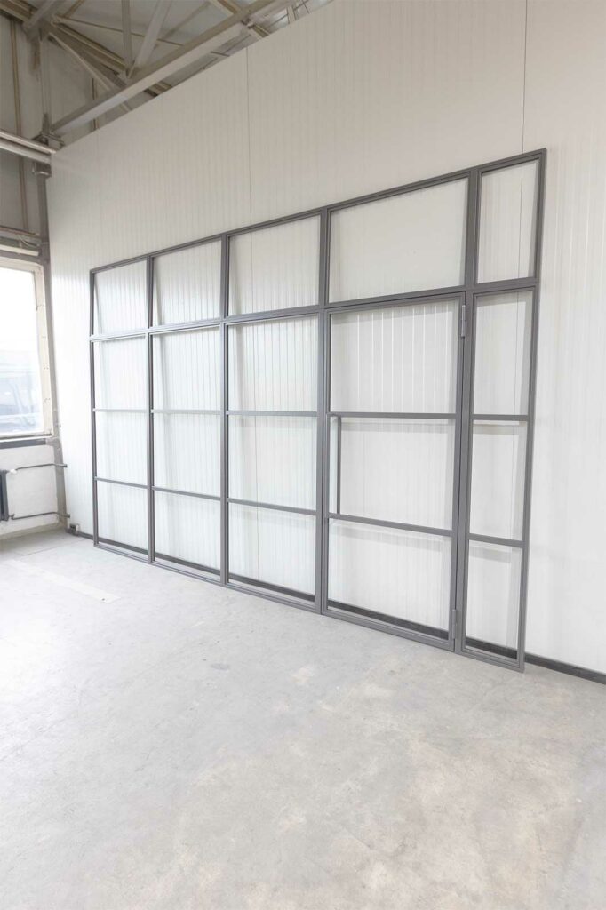 Stahl Meister Stahlmeister Glastrennwand Windfang Raumtrenner Buero Stahl Loft Tuer Drehtuer Office Bueroraum 826a1380
