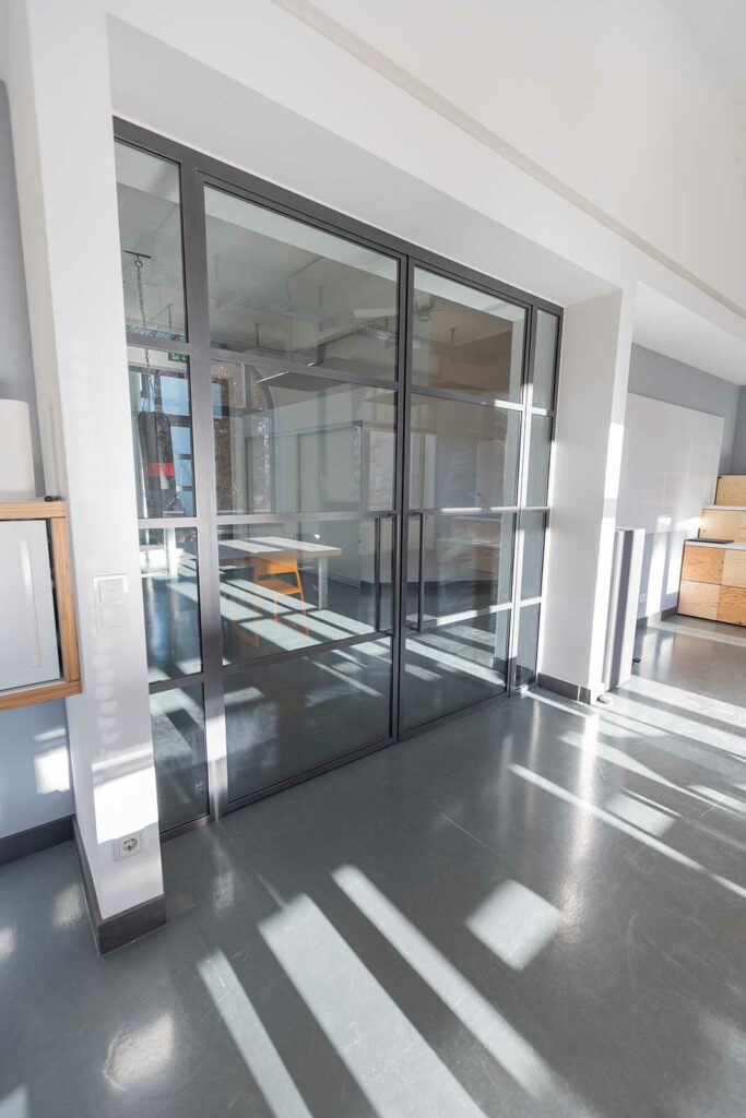 Stahl Meister N51e12 Stahl Loft Tuer Doppeltuer Windfang Glastrennwand Lofttuer Glastuer Stahlrahmen Bauhaus Design Tuer Loftdoor 826a1490