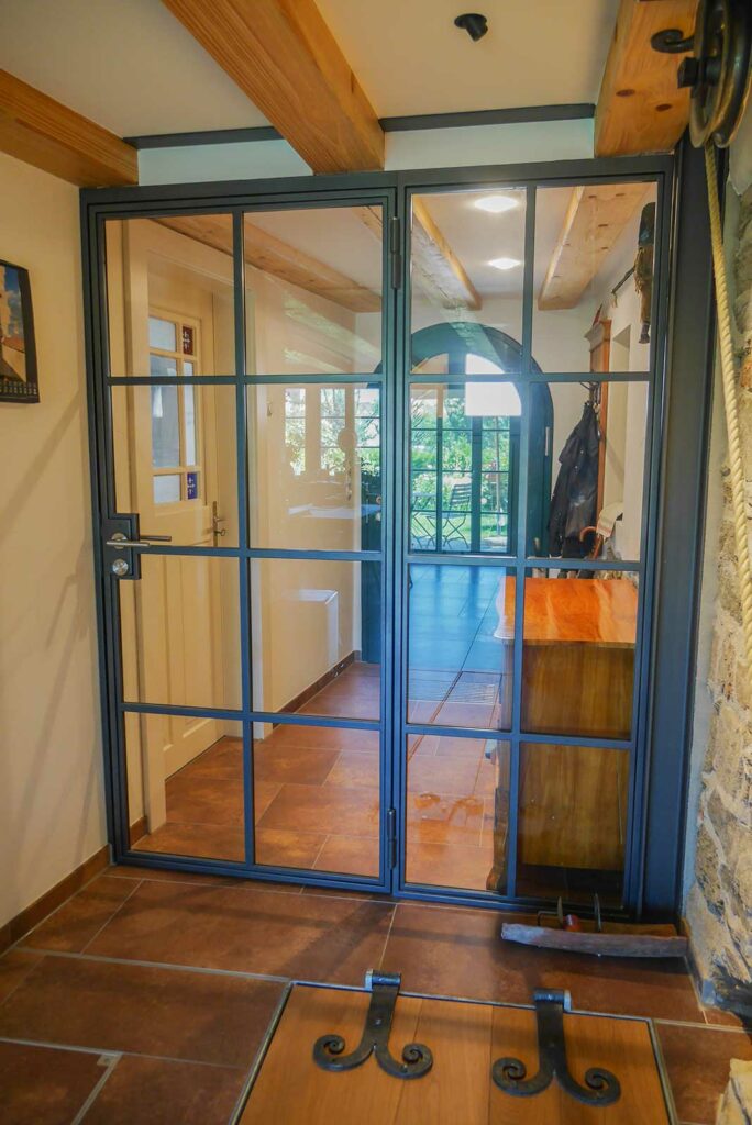 Stahl Meister Stahl Loft Tuer Glastrennwand Drehtuer Glastuer Metalltuer Windfang Loft Designtuer Bauhaustuer Schlosskasten Abschliessen Schloss Tuerdruecker 1