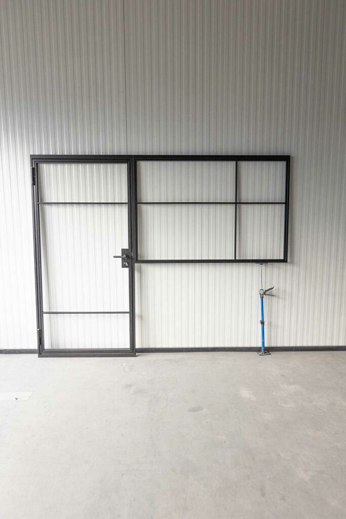 Stahl Meister Stahlmeister Stahl Loft Drehtuer Seitenteil Auf Sockel Designtuer Glastrennwand Windfang Schlosskasten 826a1510