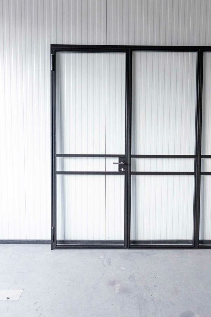 Stahl Meister Stahlmeister Stahl Loft Tuer Glastrennwand Designtuer Stahlrahmen Windfang Drehtuer Schlosskasten Buero Trennwand 826a1518