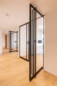 Einzeltür mit langem Griff, Stahl Loft Tür, Designtür, Glastrennwand, Schwingtür, Stahlmeister, Pivottür, Einzeltür, Lofttür