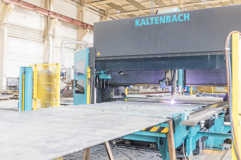 Stahl-Meister.de - Stahlbau Heenemann und Sohn, Metallbau, Konstruktion, CNC Fräse, CNC Bohrmaschine, Stahlbauschlosser, Metallbauer, Konstruktionsmechaniker, Zerspanungsmechaniker, , Plasmaschneider