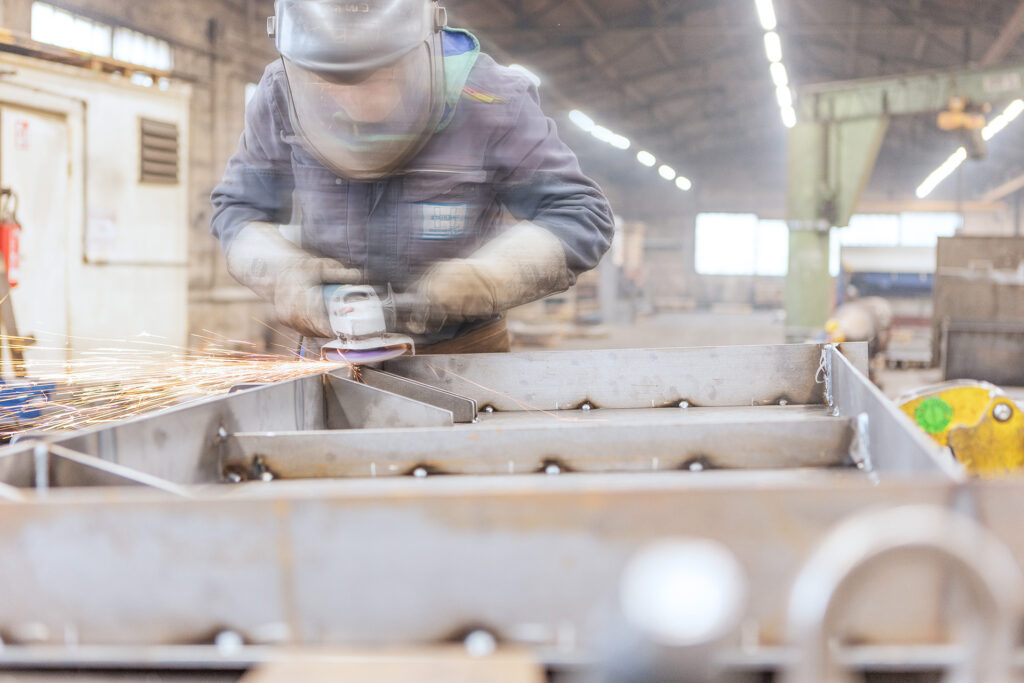 Stahl-Meister.de - Stahlbau Heenemann und Sohn, Metallbau, Konstruktion, CNC Fräse, CNC Bohrmaschine, Stahlbauschlosser, Metallbauer, Konstruktionsmechaniker, Zerspanungsmechaniker