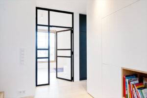 Stahl Loft Tür, Glastrennwand, Trennwand und Raumtrenner für Flure, Küchen, Wohnzimmer und Arbeitszimmer, bringen viel Licht in die Räumlichkeiten und haben einen guten Schall- und Wärmeschutz Wert, Aufmaß und Montage in Leipzig