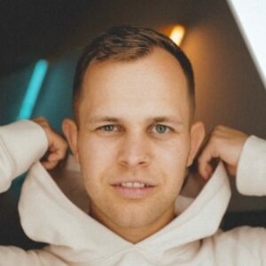 Benjamin Diedering, BDX Media Corp CEO - Portrait für Lofttür und Bauelemente, Glastrennwand von Stahl-Meister