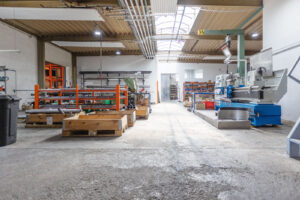 Stahl-Meister Werkhalle Industriefabrik Schneider Werkstatt Arbeit Manufaktur Handarbeit Werkhalle