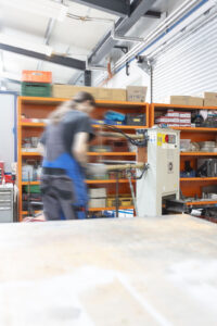 Stahl-Meister Werkhalle Industriefabrik Schneider Werkstatt Arbeit Manufaktur Handarbeit Schweißen Gitter