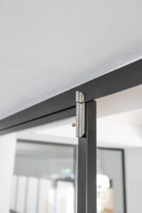 Stahl Loft Tür, Glastrennwand Bauhaus Design, Doppeltür, Drehtür, Lofttür, Schwarz, Schallschutz, Wärmedämmung, Restaurant, RAL 9005 Tiefschwarz, VSG-Glas