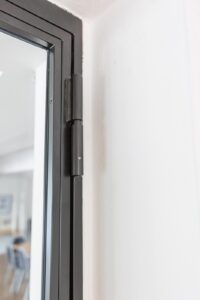 Stahl Loft Tür, Glastrennwand Bauhaus Design, Doppeltür, Drehtür, Lofttür, Schwarz, Schallschutz, Wärmedämmung, Restaurant, RAL 9005 Tiefschwarz, VSG-Glas