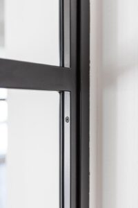 Stahl Loft Tür, Glastrennwand Bauhaus Design, Doppeltür, Drehtür, Lofttür, Schwarz, Schallschutz, Wärmedämmung, Restaurant, RAL 9005 Tiefschwarz, VSG-Glas, Wandanschluss