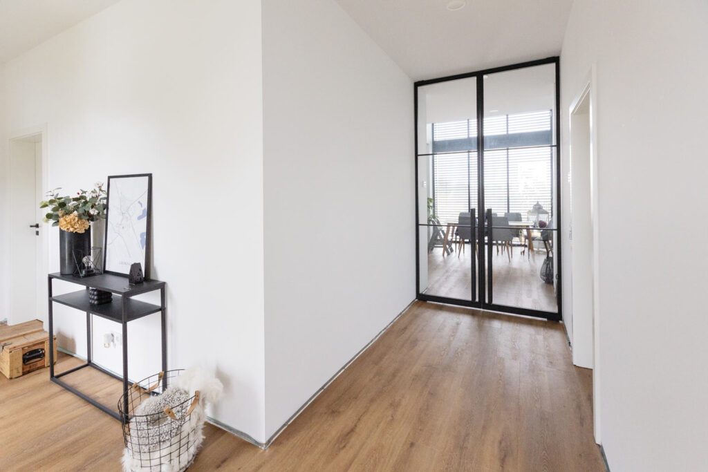 Stahl Lofttür Pivottür Doppel-Schwingtür RAL 9005 Tiefschwarz, Loft Tür, Abtrennung Flur Wohnzimmer und Küche, Pivot-System, Feinsturktur, Raumhoch, Designtür, Stahlrahmen