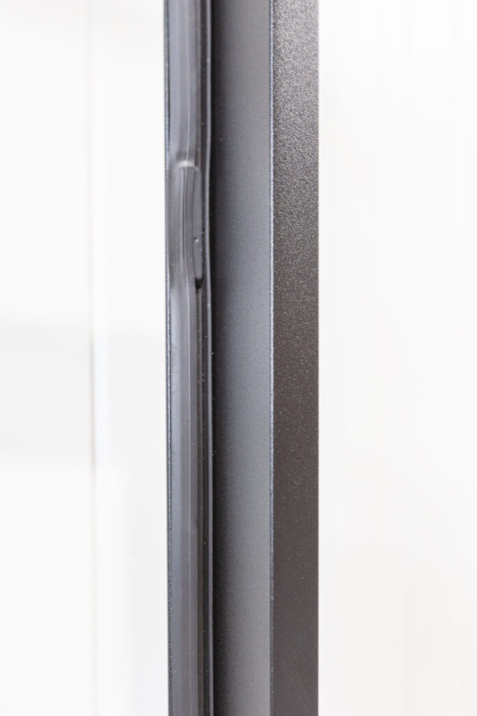 Stahl_Meister_Slim_Line_Lofttuer_Stahlrahmen_Glas_Schwarz_Profil_Zarge_Magnet_Gummidichtung_826A3879 Stahl-Meister Slim Line Loft Tür, Drehtür, Einzeltür, Lofttür mit schwarzem Rahmen, Klarglas, Feinstruktur Türfalz, Gummidichtung, einfacher Magnet