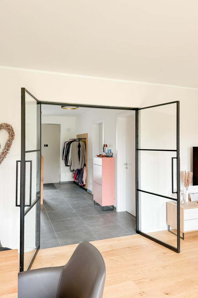 Stahl Meister Slim Line Stahl Loft Tür, Doppeltür, Schwarzer Stahlrahmen, Klarglas mit Absenkdichtung, absenkbarer Bodendichtung, mit Gehflügel und festestellenden Stehflügel