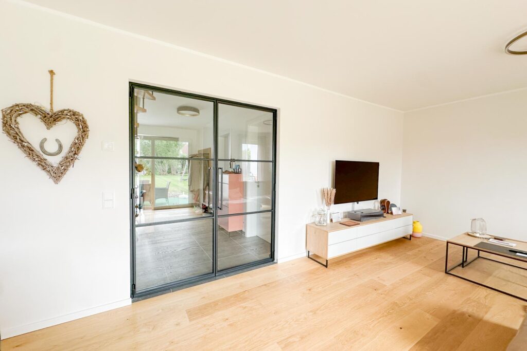 Stahl Meister Slim Line Stahl Loft Tür, Doppeltür, Schwarzer Stahlrahmen, Klarglas mit Absenkdichtung, absenkbarer Bodendichtung, mit Gehflügel und festestellenden Stehflügel