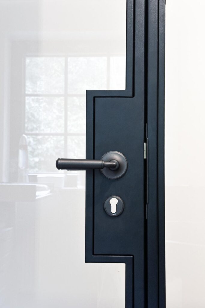 Stahl Meister Stahl Loft Türr - Lofttür als Glastrennwand und Raumtrenner für Büro und Homeoffice- guter Schallschutz mit 10.76mm VSG-Glas und Design Türbeschlag von Corston Digby Bronze Türdrücker mit Einsteckschloss
