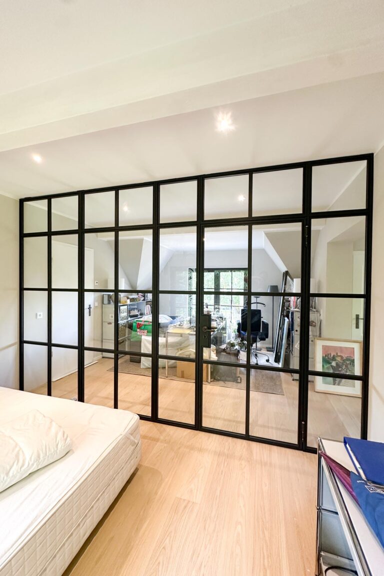 Stahl Meister Stahl Loft Tür Raumtrenner zum Abtrennen eines Büros bzw. Schlafzimmers mit Schlosskasten und Einsteckschloss von Corston Digby Bronze mit Türdrücker und Drehtür